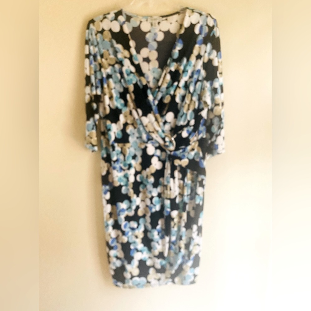 Wrap dress with waist brooch